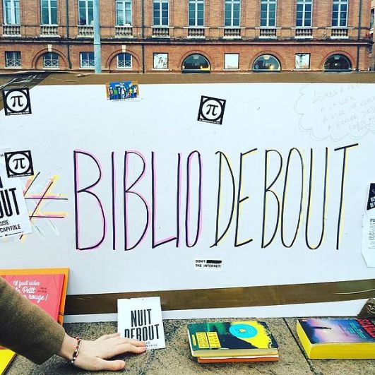 600px-Nuit_debout_Toulouse_-_BiblioDebout_01